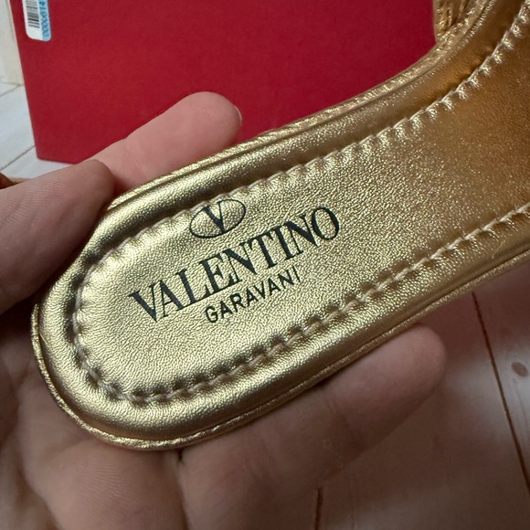 Valentino Garavani Roman Stud Quilted Matelassé Slide Sandal Gold Sz 35 / 5 - Picture 10 of 15